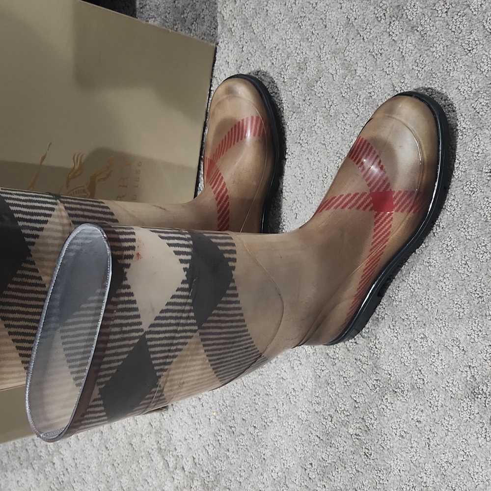 Authentic Burberry Rain Boots Size 8 - Picture 4 of 13